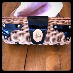 KATE SPADE ♠️ perfect summer wicker clutch!